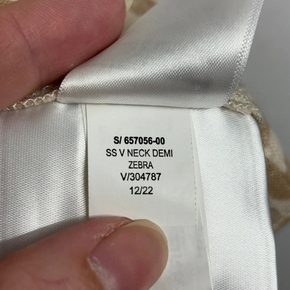 NWT OLD NAVY DOLMAN SLEEVE BLOUSE - SZ. XL Zebra Cropped Button Up Tan - Picture 5 of 8